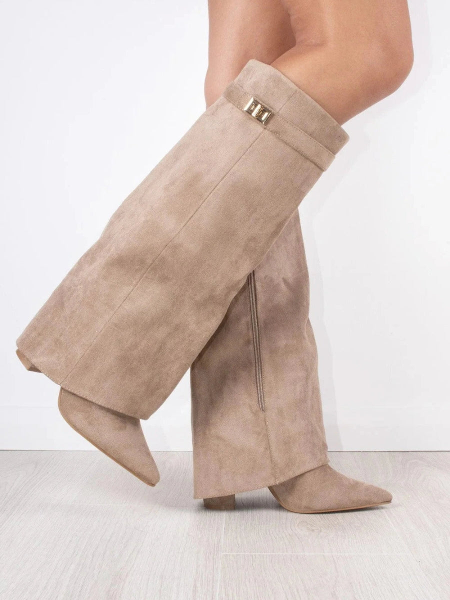 ALVINA | Luxe Wildleder-Look Hohe Stiefel mit Goldakzent