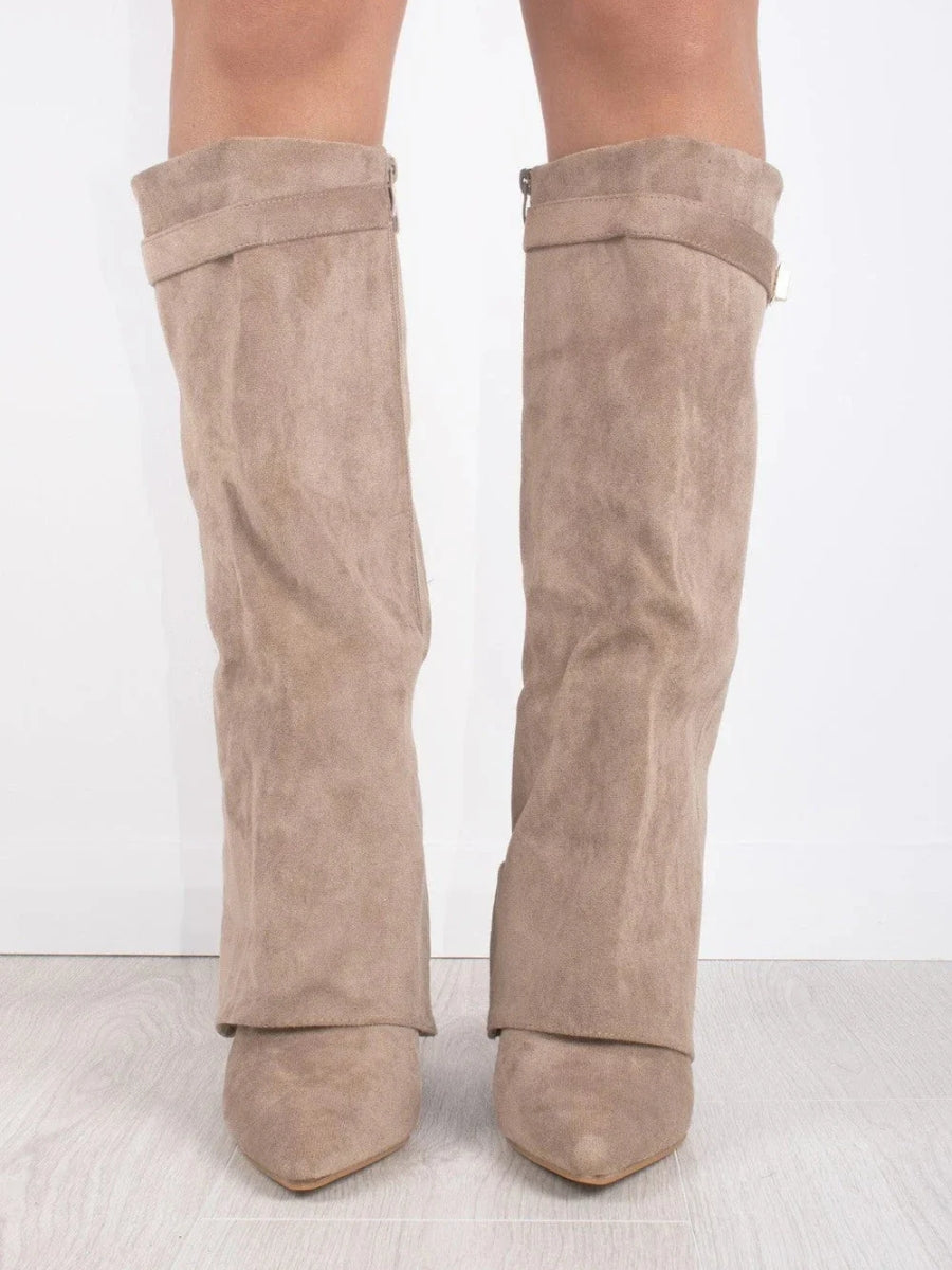 ALVINA | Luxe Wildleder-Look Hohe Stiefel mit Goldakzent