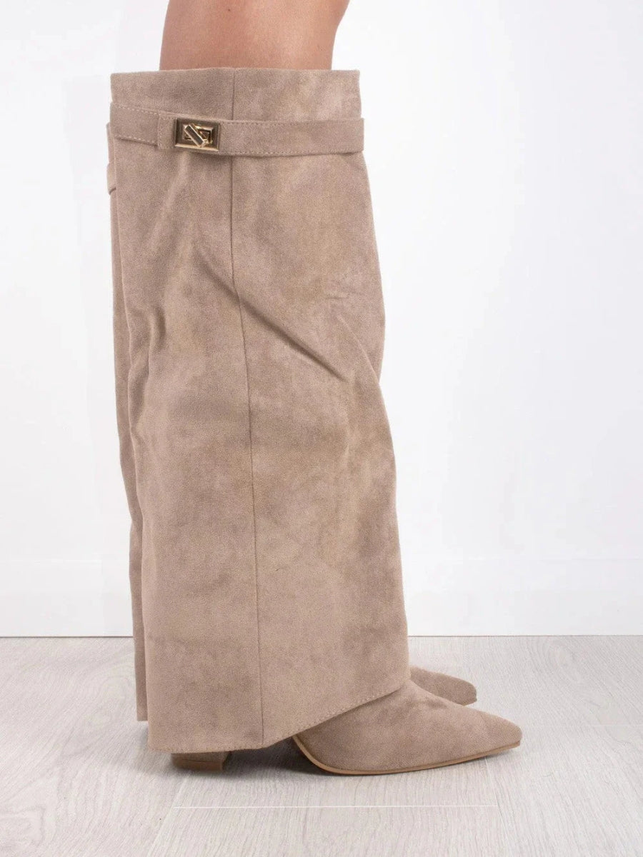ALVINA | Luxe Wildleder-Look Hohe Stiefel mit Goldakzent